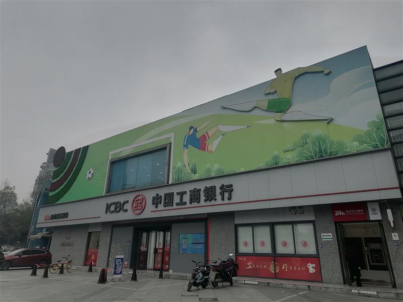 十字路口旁，年租88万（工商银行）带7年租约出售，36米大开间，带停车场
