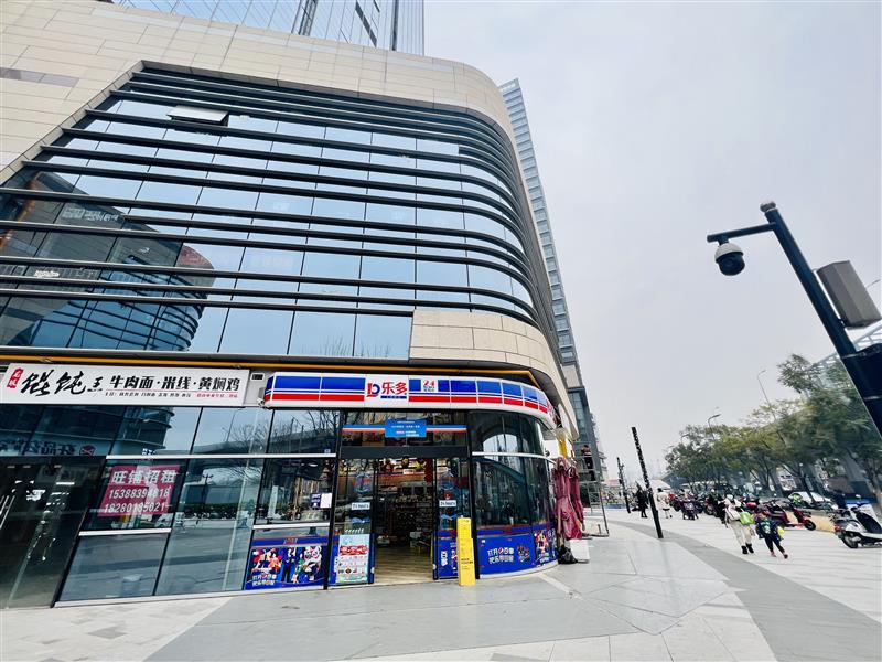 理工大学双地铁口，转角双开间（乐多超市），年租16万，急售无抵押