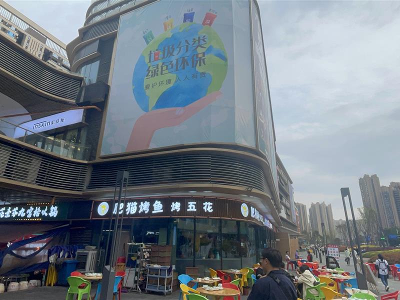 单价（1w）！全业态可做重餐饮，转角超大开间，常住人口5w，商业街人流量非常巨大，