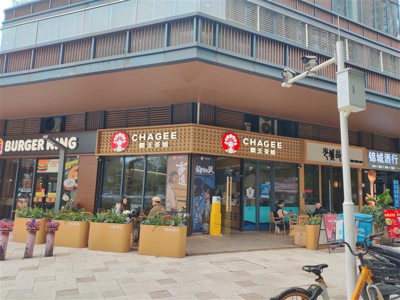 大丰转角铺《霸王茶姬，年租9.5万》8米转角双开间，双小区大门口！
