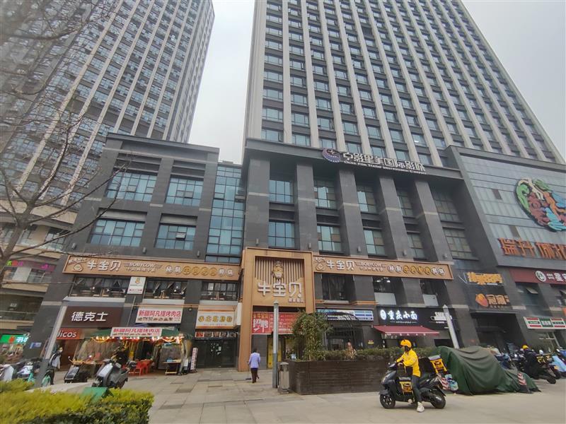 建设路2F整层《牛宝贝，年租55万》58米超大展示面，全业态可餐饮！