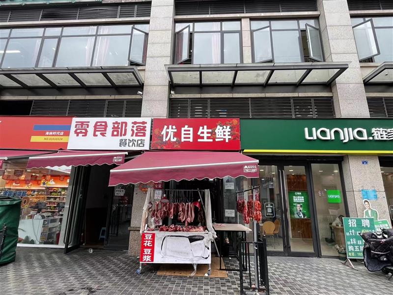 东郊记忆150万现铺（生鲜超市），年*6%,小区门口双边街