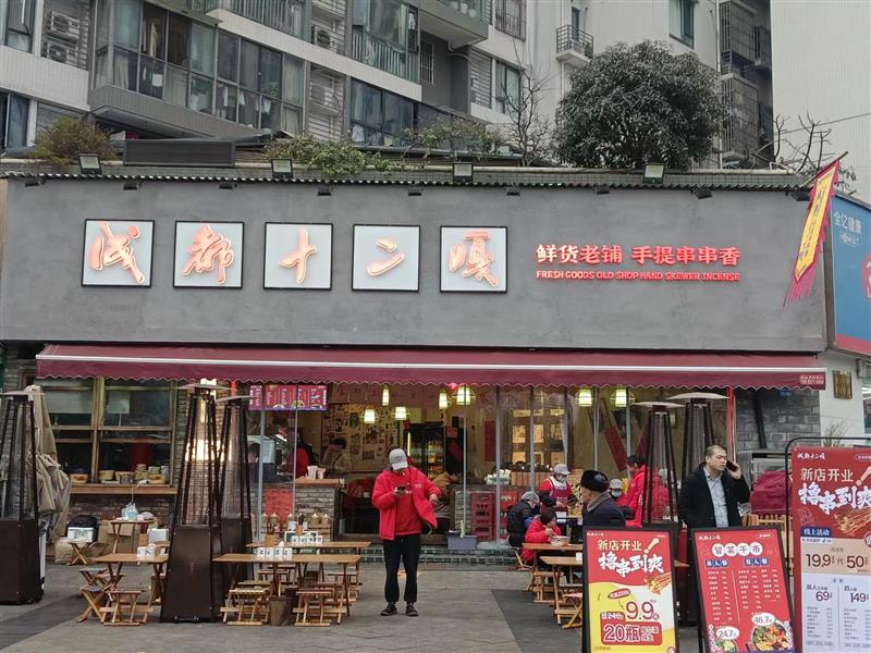 7%左右的回抱率，周边两个小区上万人，十字路口转角，昭示性好