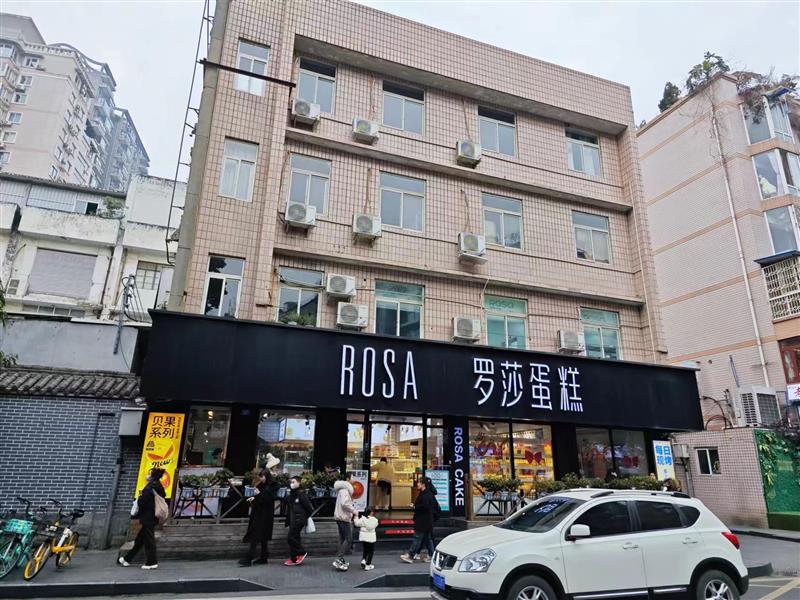 宽窄巷子地铁口，大开间，双边街，现租（罗莎蛋糕）年租23万，正对医院