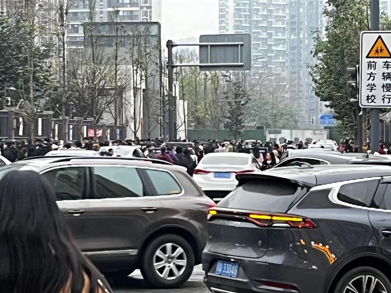 十字路口超大转角铺，面积不大260万拿下可按揭，年收18万！来捡漏！