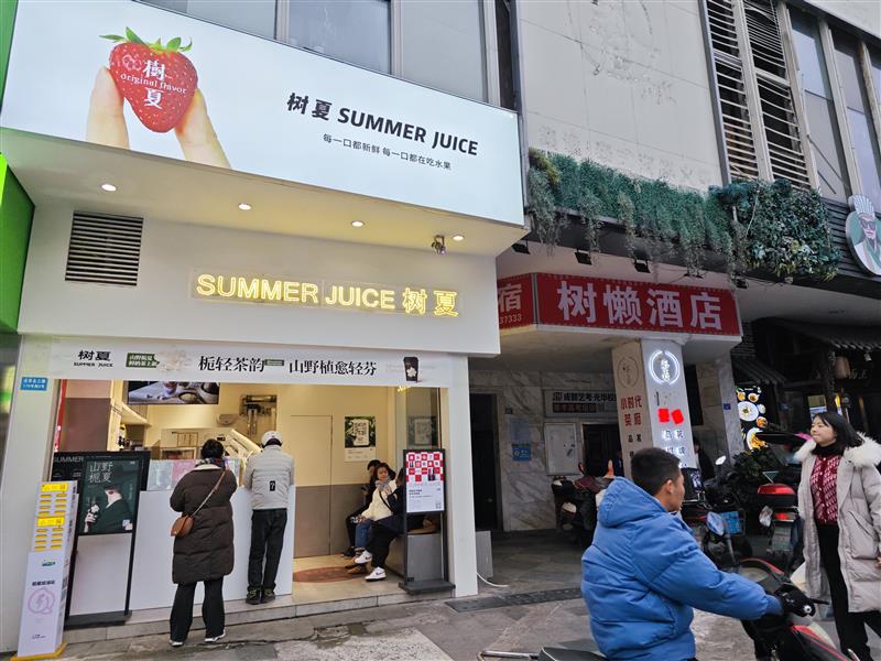 单价23800买（奶茶铺）年收租金8.6万，双边街，正对商场出入口！