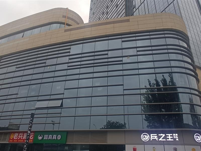 理工大学地铁口《实得1100㎡》独栋2楼 ，层高6米，270°转角昭示面！