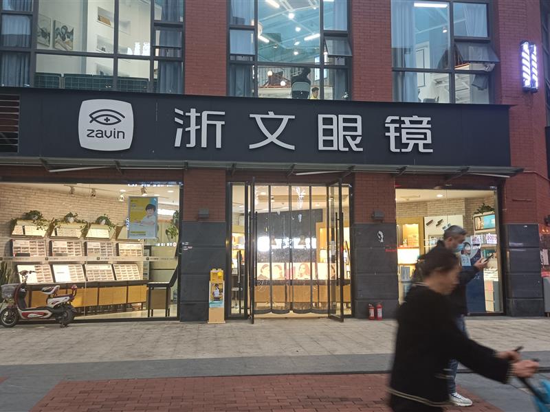 4A景区大门口《年租18万》10.5米大开间，小区自带3800户，正对4栋写字楼