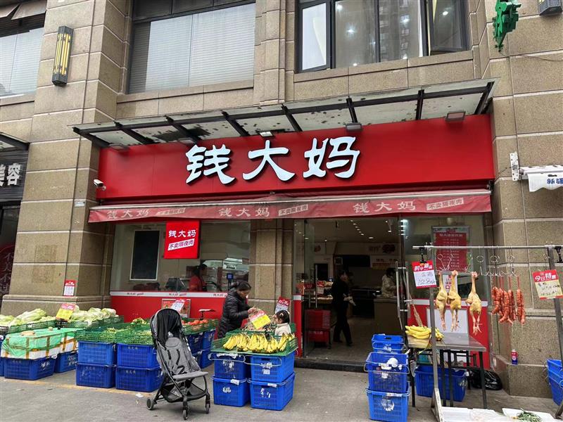万象城躺着年收19W的铺子来了，小区大门口，捡漏特价！