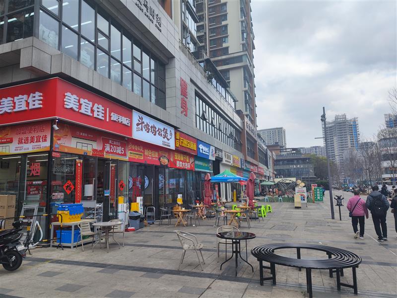 书房地铁口，转角大开间，现租（美宜佳超市）小区门口，全业态，双边街