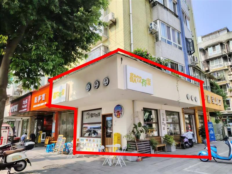 十字路口转角铺 三小区大门口 双边街