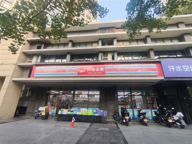高新区天府三街地铁口《年租41万，红旗超市》19米超大开间