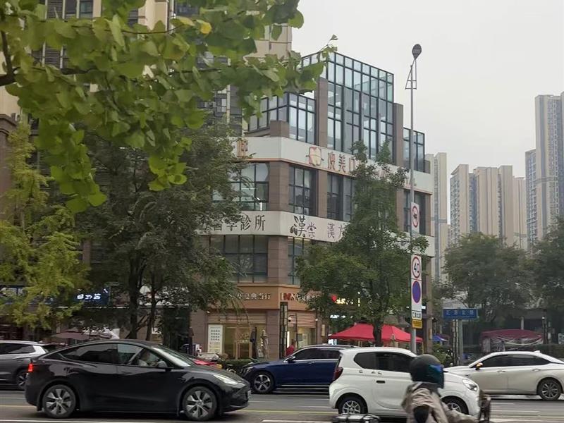 南门转角十字路口亏本出售年收25万 产权干净无抵押